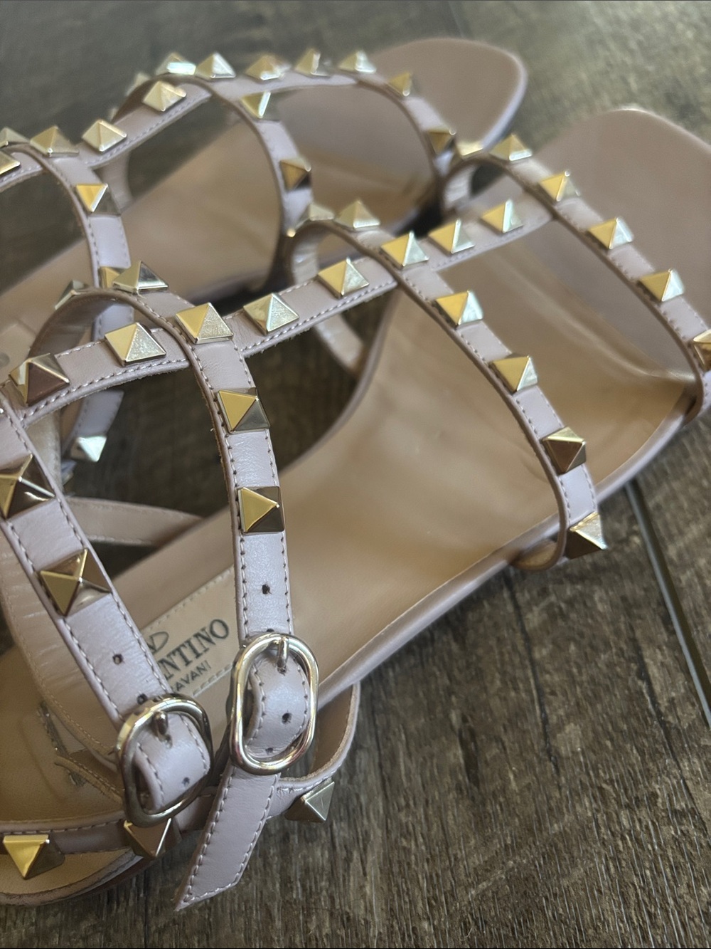Valentino Garavani Rockstud Flat Calfskin Sandal With Straps size 38 - Picture 17 of 17